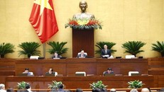 Phó Chủ tịch Quốc hội Nguyễn Khắc Định điều hành phiên họp. (Ảnh: Doãn Tấn/TTXVN)