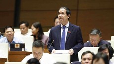 Bộ trưởng Bộ Giáo dục và Đào tạo Nguyễn Kim Sơn giải trình, làm rõ một số vấn đề đại biểu Quốc hội nêu. Ảnh: An Đăng/TTXVN