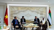 Thượng tướng, Phó Chủ tịch Quốc hội Trần Quang Phương hội đàm với Phó Chủ tịch thứ nhất Quốc hội UAE Hamad Al-Rahroomi. (Ảnh: TTXVN phát)