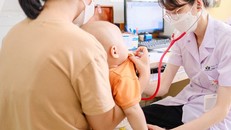 Trẻ cần chăm sóc tốt trong giai đoạn 3 năm đầu đời. Ảnh: BV.