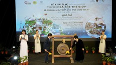 Hơn 5.000 lượt khách tham quan triển lãm tại Bảo tàng Thế giới Cà phê trong ngày khai mạc