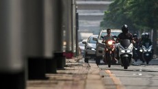 Nhiệt độ đạt mức kỷ lục 45,4 độ C ở Bangkok, Thái Lan, hôm 21/4. Ảnh: Reuters