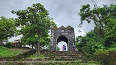 Hoành Sơn quan bị xuống cấp nghiêm trọng. Ảnh: baoquangbinh.vn