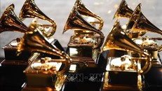 Những chiếc cúp giải Grammy. Ảnh: AFP/TTXVN