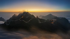 Đám mây hình ‘đĩa bay’ bất ngờ xuất hiện trên đỉnh Fansipan