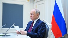 Tổng thống Nga Putin cho biết sẽ dự hội nghị thượng đỉnh BRICS ở Nam Phi bằng hình thức trực tuyến. Ảnh: Reuters