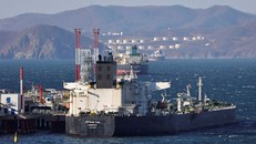 Giá cao hơn có thể thúc đẩy doanh thu xuất khẩu dầu mỏ của Nga. Ảnh: Reuters