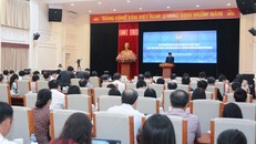 Đông đảo đại diện các trường đại học tham dự trực tiếp buổi gặp gỡ tại điểm cầu trụ sở Bộ Giáo dục và Đào tạo. (Ảnh: PV/Vietnam+)