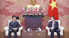 Chủ tịch Quốc hội Vương Đình Huệ tiếp Chủ tịch Đảng Dân chủ Lập hiến Nhật Bản Izumi Kenta.