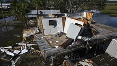 Ngôi nhà bị phá hủy khi bão Idalia đổ bộ tại bãi biển Keaton, Florida, Mỹ, ngày 30/8/2023. Ảnh: AFP/TTXVN
