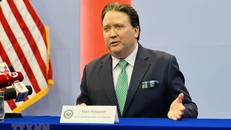 Đại sứ Hoa Kỳ Marc Knapper thông tin với báo chí về chuyến thăm của Tổng thống Joe Biden tới Việt Nam. (Ảnh: Việt Đức/TTXVN)