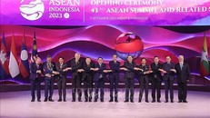 Thủ tướng Phạm Minh Chính với Tổng Thư ký và Trưởng đoàn các nước ASEAN tại lễ khai mạc. Ảnh: Dương Giang/TTXVN