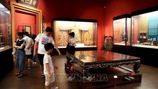 Khách tham quan Bảo tàng Lịch sử Thành phố Hồ Chí Minh. Ảnh: Nhật Bình/TTXVN