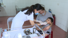 Đưa trẻ trong độ tuổi đi uống Vitamin A trong ngày 1 - 2/6​