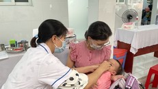 Vì sao phụ huynh cần phải đưa trẻ đi uống vitamin A?