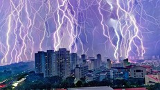 Singapore ghi nhận là một trong những nước có tỷ lệ sấm sét cao nhất Đông Nam Á. Ảnh: Straits Times