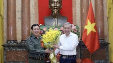 Chủ tịch nước Tô Lâm chúc mừng Ngày truyền thống của lực lượng Thanh niên xung phong Việt Nam. Ảnh: Nhan Sáng/TTXVN