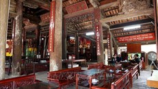 Không gian bên trong đình Phú Xuyên (xã Phú Châu, huyện Ba Vì, thành phố Hà Nội). Ảnh minh họa: Hồng Đạt/TTXVN