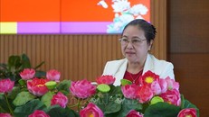 Trưởng Ban Tuyên giáo Tỉnh ủy Đồng Tháp Lê Thị Kim Loan trình bày báo cáo tóm tắt tổng kết 15 năm thực hiện Chỉ thị số 38-CT/TW.