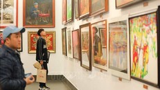 Các tác phẩm được trưng bày tại triển lãm Cuộc thi vẽ tranh “Di sản văn hóa Việt Nam qua hội họa” lần thứ I - năm 2023. Ảnh minh họa: Thanh Tùng/TTXVN