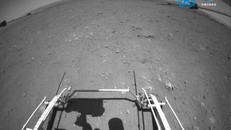 Hình ảnh trên sao Hoả do xe tự hành Zhurong gửi về. Ảnh: CNSA