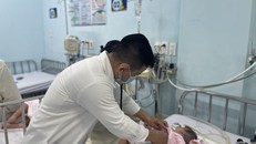 TP Hồ Chí Minh: Dịch sởi có dấu hiệu hạ nhiệt nhưng sốt xuất huyết gia tăng
