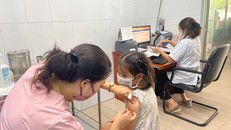 Thành phố Hồ Chí Minh đề xuất tiêm vaccine sởi cho trẻ dưới 9 tháng tuổi