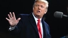 Xu hướng sử dụng đồng USD sau cảnh báo thuế quan của ông Trump với BRICS