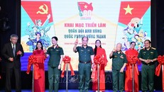 Trưng bày nhiều hình ảnh, hiện vật quý về Quân đội nhân dân Việt Nam