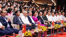 Tổng Bí thư dự Chương trình nghệ thuật "Đảng trong mùa Xuân đại thắng"
