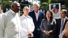 Khai mạc Triển lãm ảnh "Vì Việt Nam - Por Vietnam"