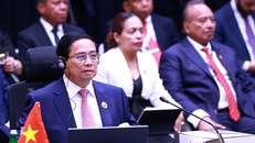 Thủ tướng Phạm Minh Chính tham dự và phát biểu tại Phiên toàn thể Hội nghị Cấp cao ASEAN lần thứ 46. (Ảnh: Dương Giang/TTXVN)