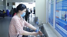 Bệnh viện tăng cường chống nóng cho người bệnh, người nhà