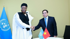 Thủ tướng Phạm Minh Chính gặp Chủ tịch Đại hội đồng Liên hợp quốc khóa 79 Philemon Yang. 