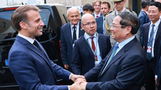 Thủ tướng Phạm Minh Chính hội kiến Tổng thống Pháp Emmanuel Macron. (Ảnh: Dương Giang/TTXVN)