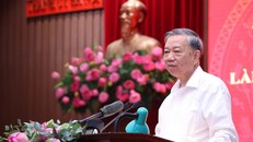 Tổng Bí thư Tô Lâm phát biểu kết luận tại buổi làm việc với Ban Thường vụ Thành ủy Hà Nội. (Ảnh: Văn Điệp/TTXVN)