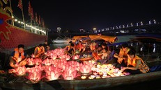 Lễ Cầu ngư thả hoa đăng - kết nối truyền thống và hiện đại