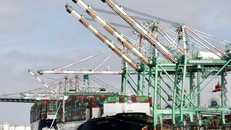 Quang cảnh cảng hàng hóa Long Beach ở California, Mỹ. 