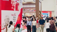 Giới trẻ thích thú tìm hiểu lịch sử, văn hóa tại Triển lãm thành tựu đất nước