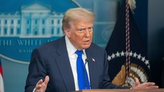 Tổng thống Mỹ Donald Trump phát biểu trong cuộc họp báo tại Nhà Trắng. 