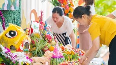 Giáo viên Trường mầm non Thanh Trì (Hoàng Mai, Hà Nội) chuẩn bị mâm cỗ Trung Thu. 