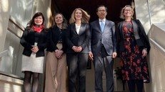 Đại sứ Phạm Hùng Tâm (thứ hai, phải sang) gặp Quyền Thứ trưởng Bộ Giáo dục Australia Karen Sandercock (thứ ba, phải sang) tại trụ sở Đại sứ quán Việt Nam ở thủ đô Canberra.