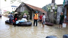 Bác sĩ hướng dẫn cách "sinh tồn" trong mưa lũ