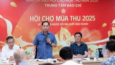 Phó Thủ tướng Bùi Thanh Sơn, Trưởng Ban Chỉ đạo Hội chợ Mùa Thu 2025 phát biểu tại buổi làm việc. 