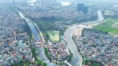 Sông Tô Lịch nhìn từ trên cao. 