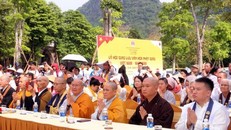 Tăng ni, phật tử và du khách tham gia Lễ hội giao lưu văn hóa Phật giáo Việt Nam và Nhật Bản.