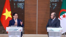 Thủ tướng Phạm Minh Chính và Thủ tướng Algeria Sifi Ghrieb gặp gỡ báo chí hai nước.