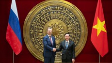 Phó Chủ tịch Quốc hội Nguyễn Khắc Định hội đàm với Phó Chủ tịch thứ Nhất, Hội đồng liên bang Quốc hội Liên bang Nga Andrey Vladimirovich Yatskin.