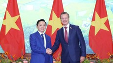 Phó Thủ tướng Trần Hồng Hà cùng Phó Chủ tịch thứ nhất Hội đồng Liên bang Nga Andrey Yatskin.