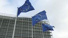 Thông qua khoản vay 90 tỷ euro cho Ukraine: Bước tiến pháp lý lịch sử của EU